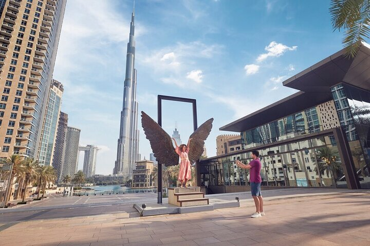 Explore iconic landmarks and stunning views in Dubai from the towering Burj Khalifa to unique art installations all during your effortless layover adventure in this remarkable city.